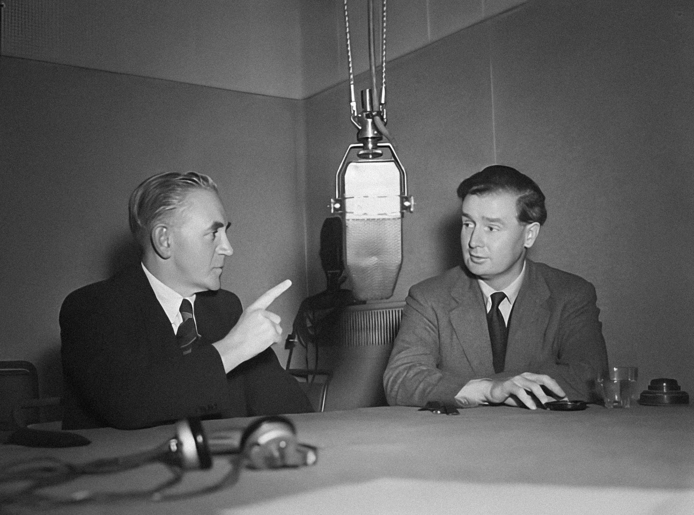 Debata między dwoma ludźmi, rozmowa w radio